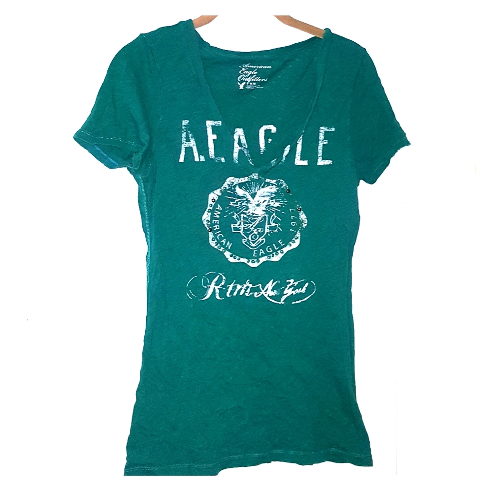 American Eagle distressed‎ tshirt